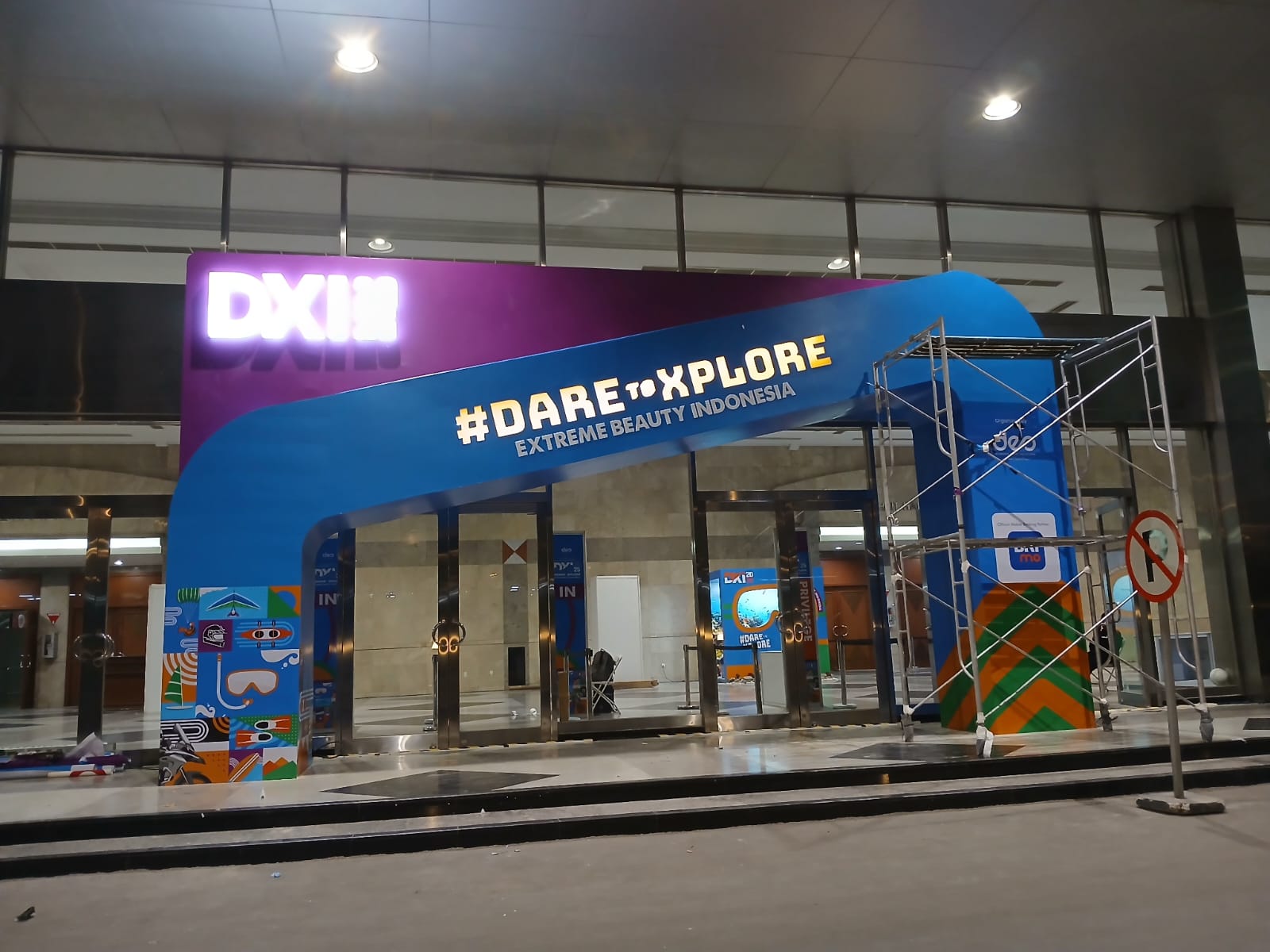 Jasa pembuatan gate event, panggung pameran, dan backdrop branding Jakarta